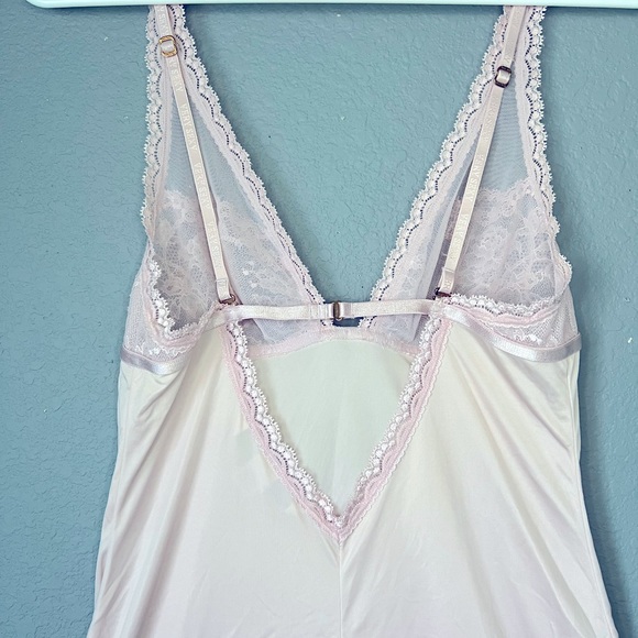 Victoria’s Secret SUPER soft comfortable slip - Picture 2 of 3